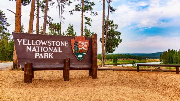 istock_72419_yellowstonesign