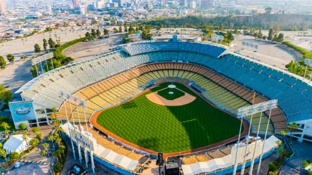 istock_72419_dodgerstadium