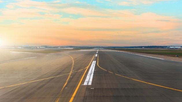 istock_10119_tarmac