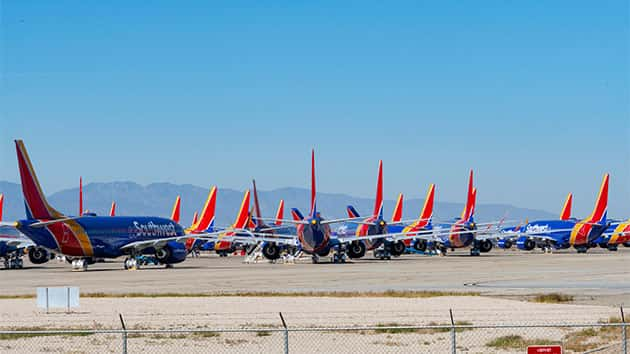 istock_111519_boeing737max