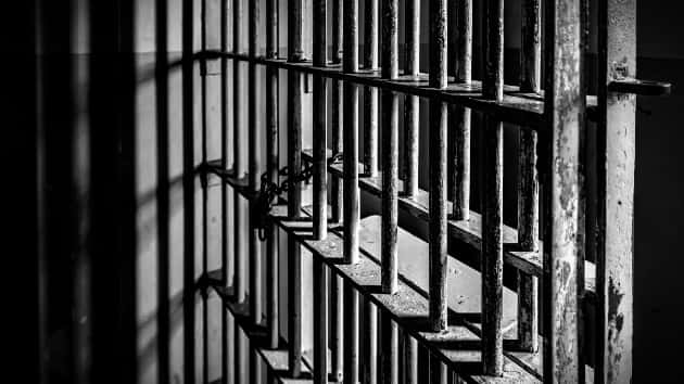 istock_123119_prisoncell