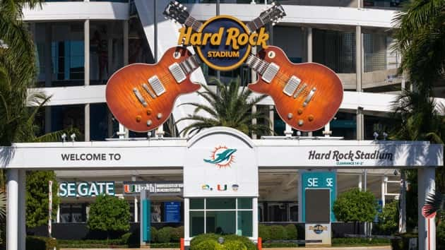 istock_0106201_hardrockstadiumsuperbowl