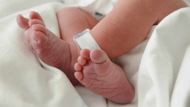 istock_13020_newbornfeet