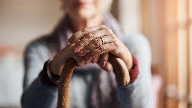 istock_13020_elderlyhands