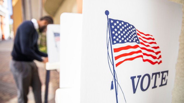 istock_21420_votingbooth