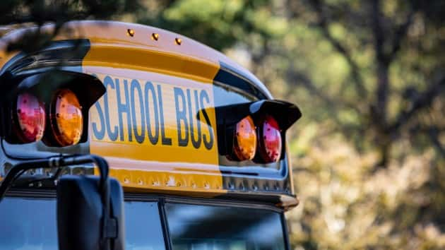 istock_3220_schoolbus