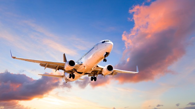 istock_31120_airplanesky