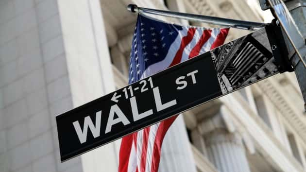 istock_31720_wallstflag