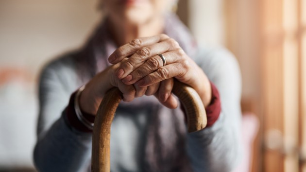 istock_31820_elderlyhands