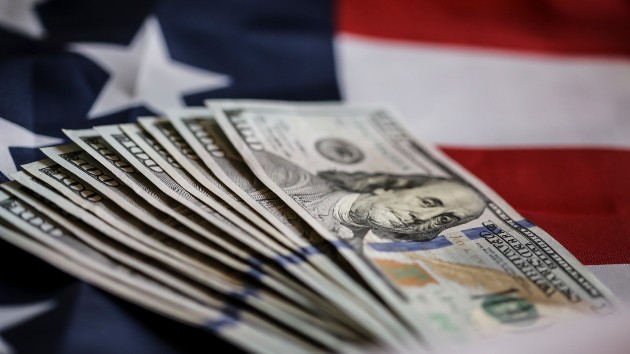 istock_51420_moneyflag