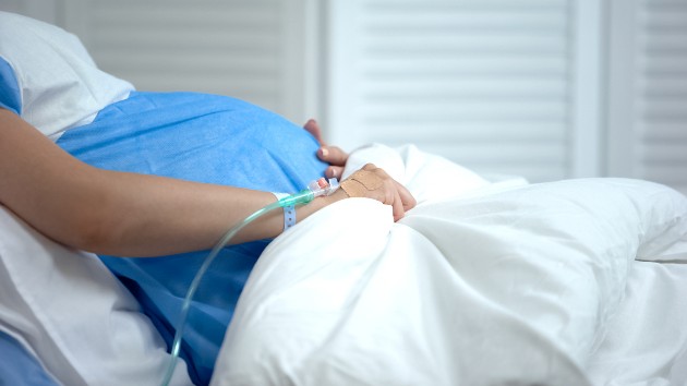 istock_62620_pregnantwomanhospbed