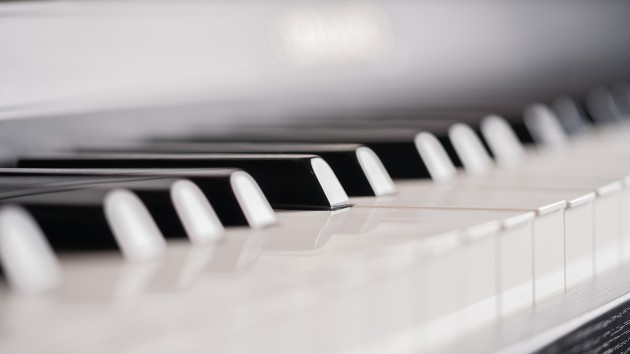 istock_8620_pianokeys