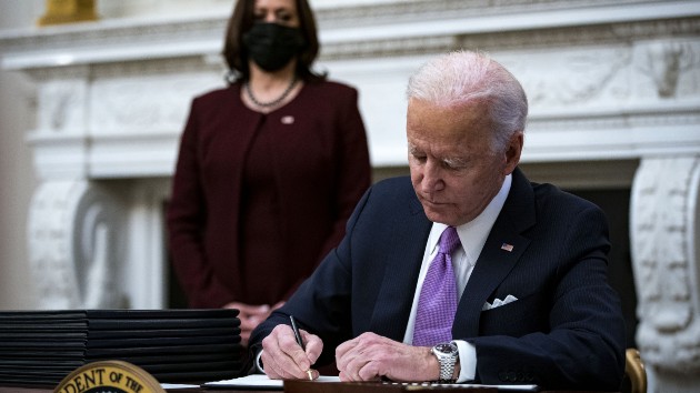 getty_12221_bidensigningeos