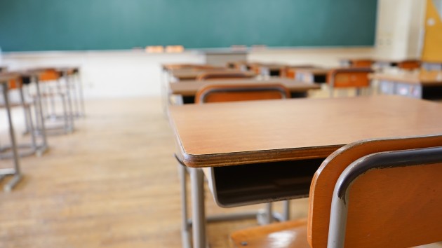 istock_4521_classroomdesks