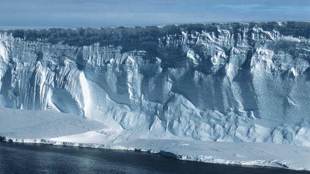 istock_52021_antarcticaiceberg