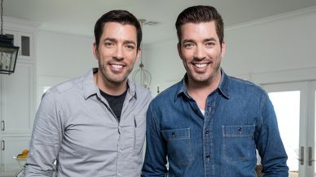 e_drew_and_jonathan_scott_08032021