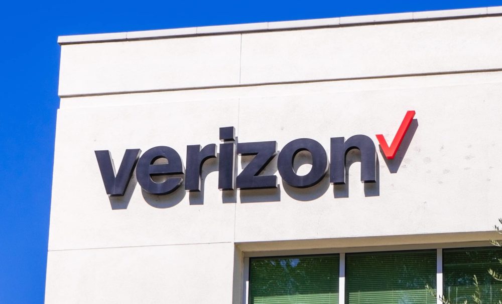 Is your Verizon service down? They say they're working on