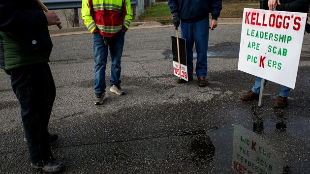 gettyimages_121721_kelloggsstrike_jenifer20velosobloomberg