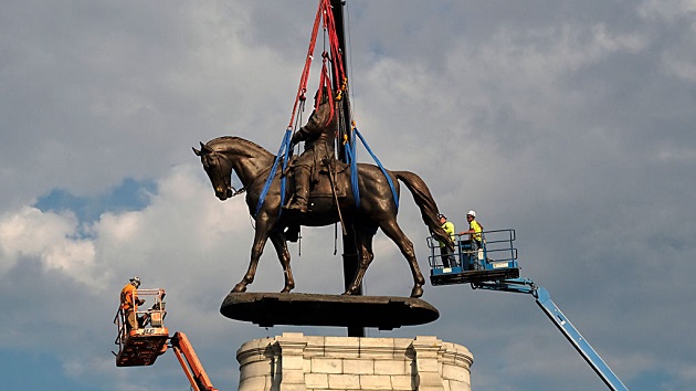 gettyimages_leestatue_122221_0