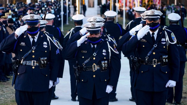 getty_011222_policehonorguard