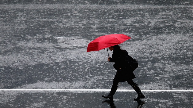 041722_gettyimages_raining