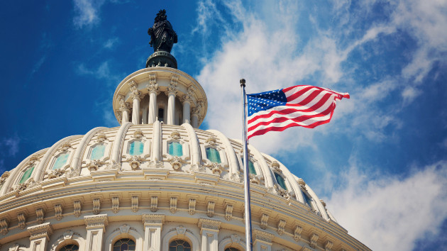 getty_61622_uscapbldgflag