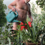 naked-gardening