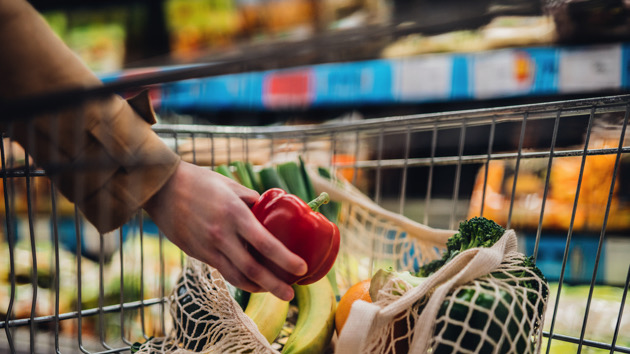 gettyrf_080522_groceryshopping_0-2