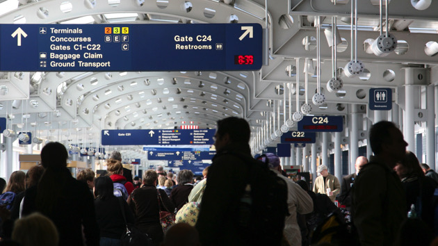 gettyrf_111822_thanksgivingairporttravel