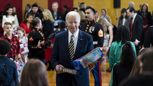 getty_121322_bidentoysfortots