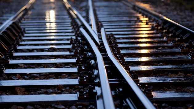 gettyimages_traintracks_021323655708