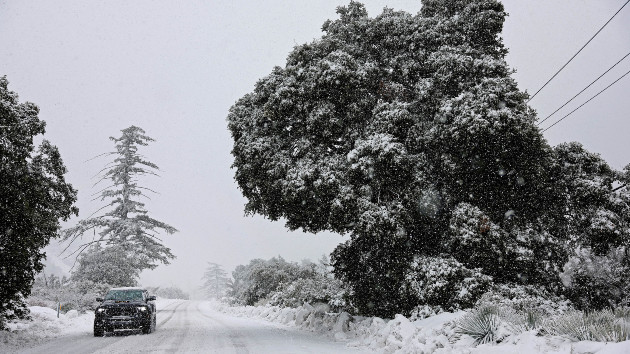 snow-storm-san-bernardino-county-gty-mz-02-23022828129427753