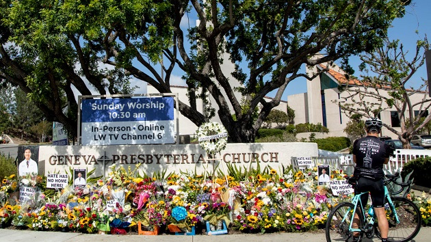 gettyimages_churchshootingmemorial_051123215889