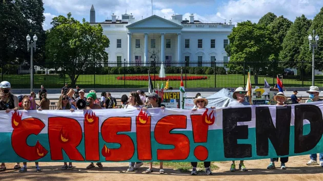 climate-protest-dc-gty-ps-230705_1688566177634_hpembed_3x2_99292051