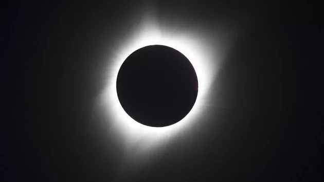 eclipse-gty-jt-240402_1712075071586_hpembed_21x13585601