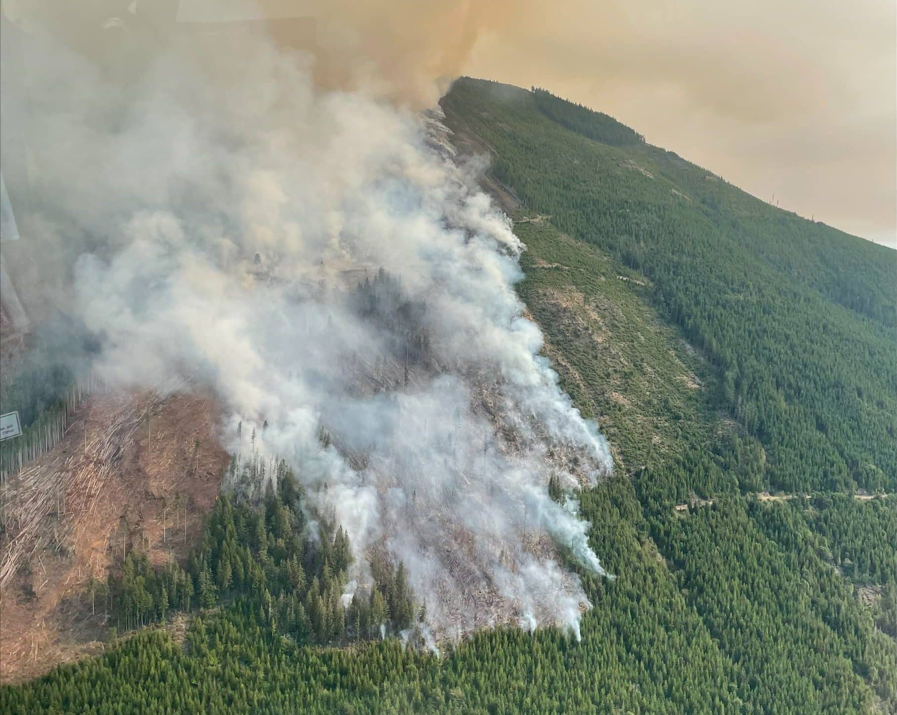 2620-road-fire-dnr-heli-aerial-photo-2_20240815_wa_ols_000079