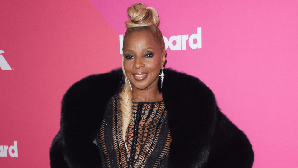 Jan. 1, 2011 - New York, New York, U.S. - K32446RM.MARY J BLIGE PROMOTES  HER NEW CD''LOVE AND LIFE'' AT PLANET HOLLYWOOD IN NEW YORK New  York.8/27/2003. / 2003(Credit Image: Â© Rick