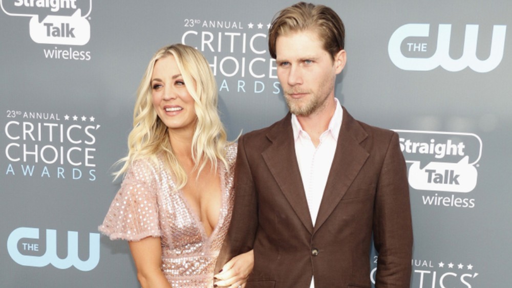 'Big Bang Theory' Star Kaley Cuoco Marries Equestrian Karl Cook | WLKG ...