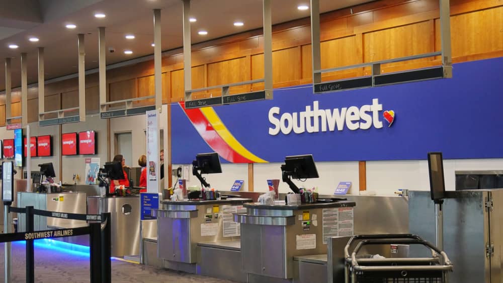 Southwest Airlines Cancels Thousands Of Flights Leaving Customers Stranded Wlkg 96 1 Fm The Lake Southwest Airlines Cancels Thousands Of Flights Leaving Customers Stranded Wlkg 96 1 Fm The Lake