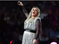 Kelly Clarkson sings during 2018 US Open Opening Night Act at National Tennis Center in New York AUGUST 27^ 2018