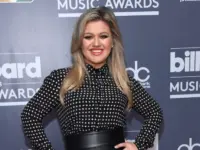 Kelly Clarkson arrives for the 'Kelly Clarkson photo call for the 2018 Billboard Music Awards on May 17^ 2018 in Universal City^ CA
