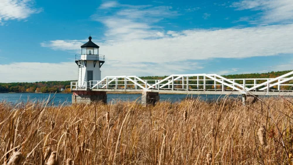 11 people injured after bridge collapses at Doubling Point Lighthouse
