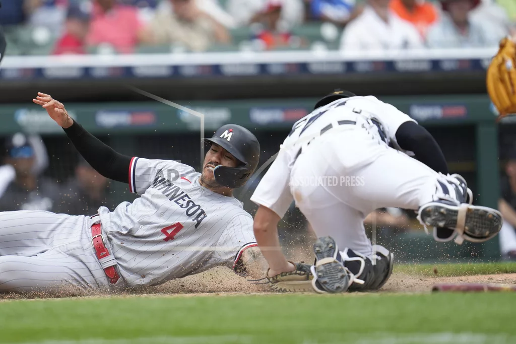 White Sox rally in 7th inning before losing to Tigers