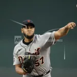 tigers-royals-baseball-11