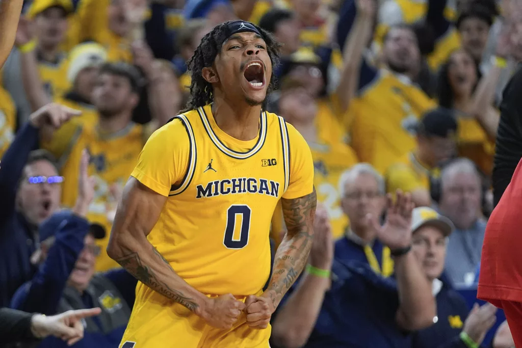 Fab 5 attends as Wolverines top Ohio State 73-65 – Tuesday Morning