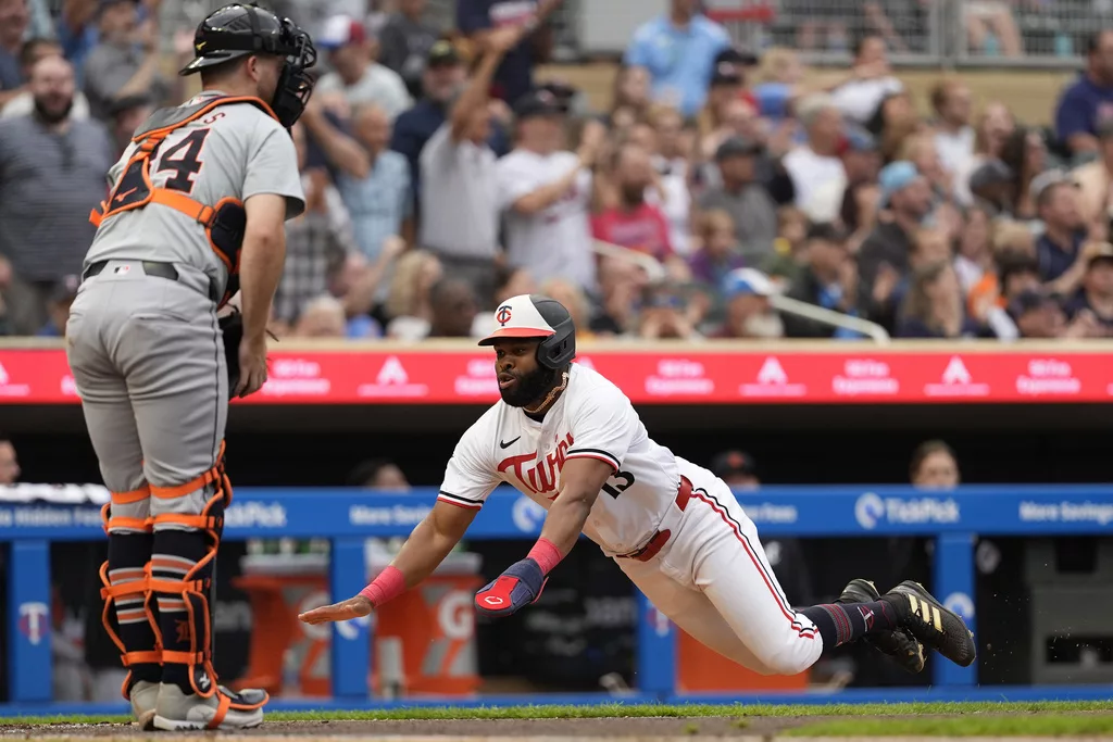 tigers-twins-baseball-8