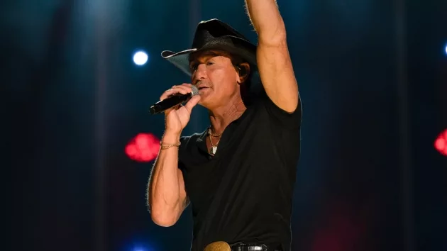 m_timmcgraw2023cmafestonstageabc411582