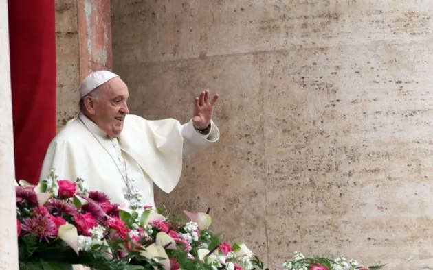 Pope Francis gives the blessing Urbi et orbi from the central balcony of the Basilica of San Pietro in the Vatican^ after celebrating the Easter Mass of the week Vatican City^ Italy 31.03.2024
