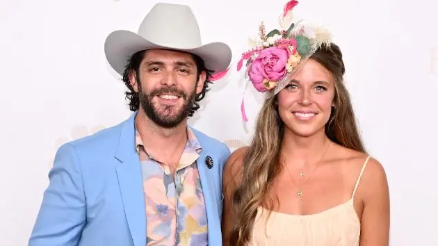 getty_thomasrhettlaurenakins_0228264997