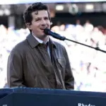 getty_charlieputhsuperbowlanthem_020926260784